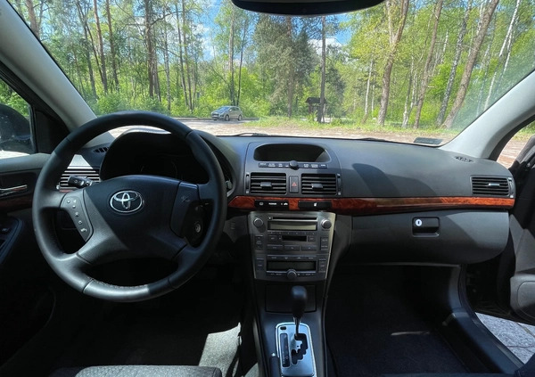 Toyota Avensis cena 13400 przebieg: 262000, rok produkcji 2004 z Stargard małe 22